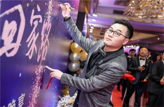 【高光“疫”事】勇敢逆行的特殊“网约车”——金世豪90后，用信念打通生命运输线